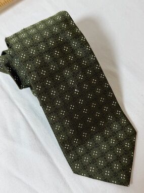 Brooks Brothers 100% Silk Olive Green Tie with Micro Dot Textured Motif Preppy